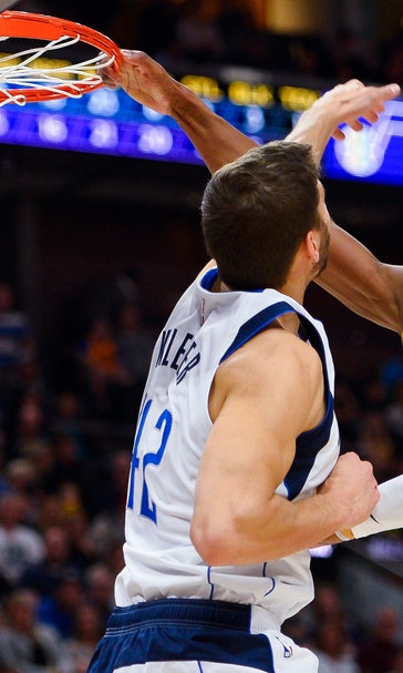Mitchell returns, Jazz end skid with win vs Mavs 117-102